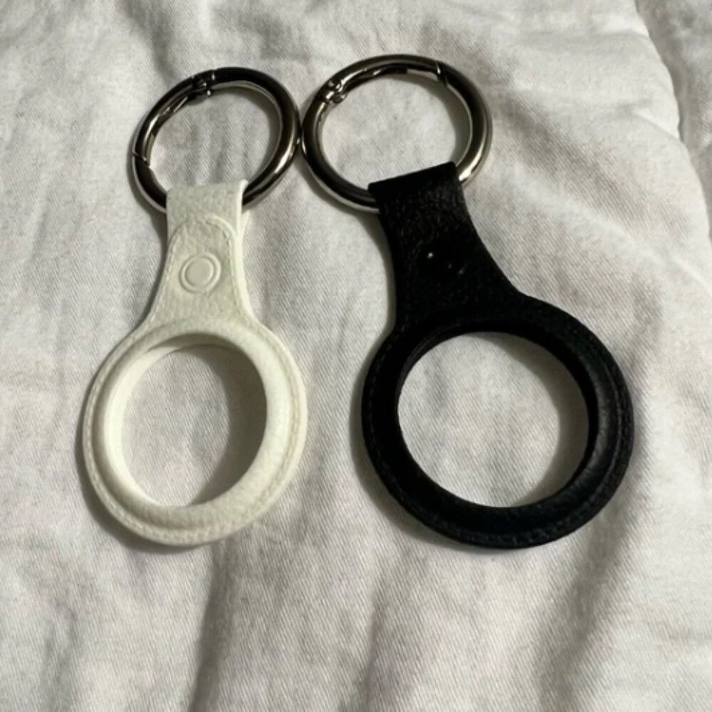 Air tag holders, 2 pack, new, black and white, Moko Brand
